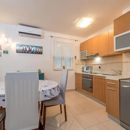 Διαμέρισμα With Parking Space Baska, Krk - 22407