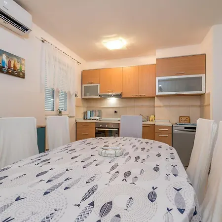 Διαμέρισμα With Parking Space Baska, Krk - 22407 *